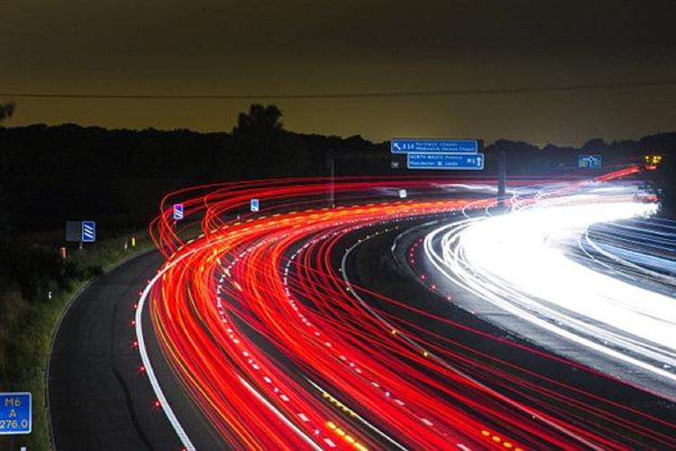 В Госдуме предлагают увеличить максимальную скорость на дорогах