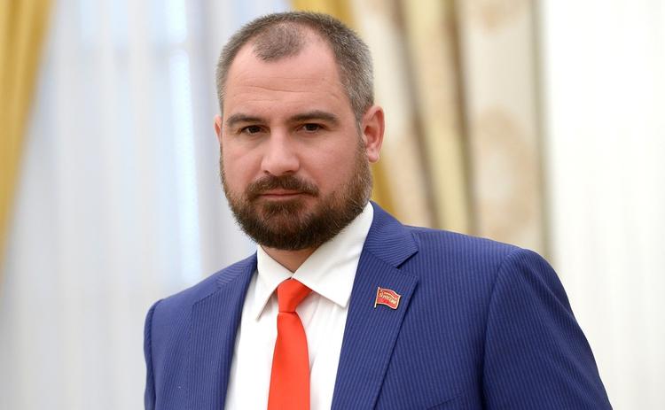 Максим Сурайкин потребовал от Путина место в Совете Федерации