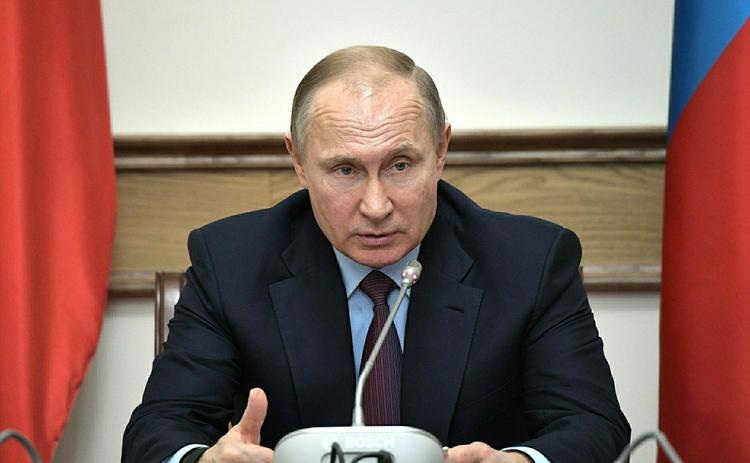 Time разместил на обложке Владимира Путина в короне