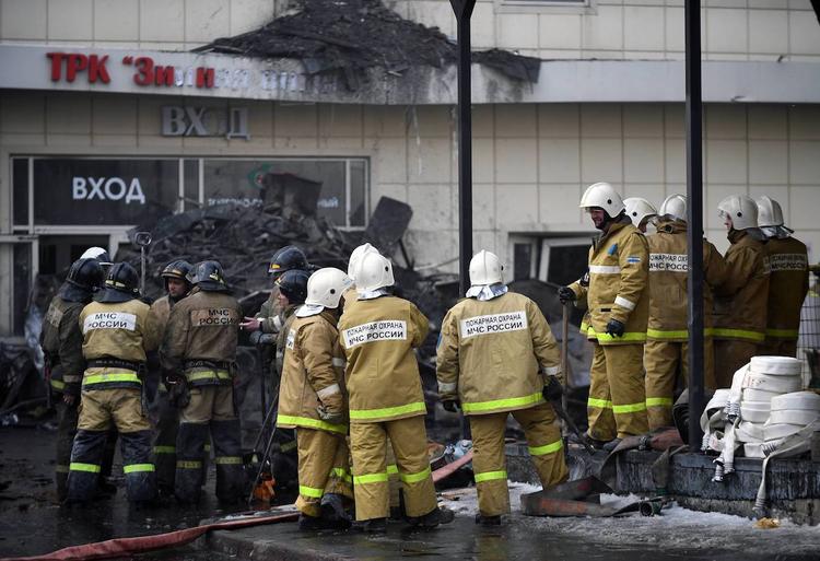 СК: Три человека из 67  пропавших при пожаре в Кемерово оказались живы