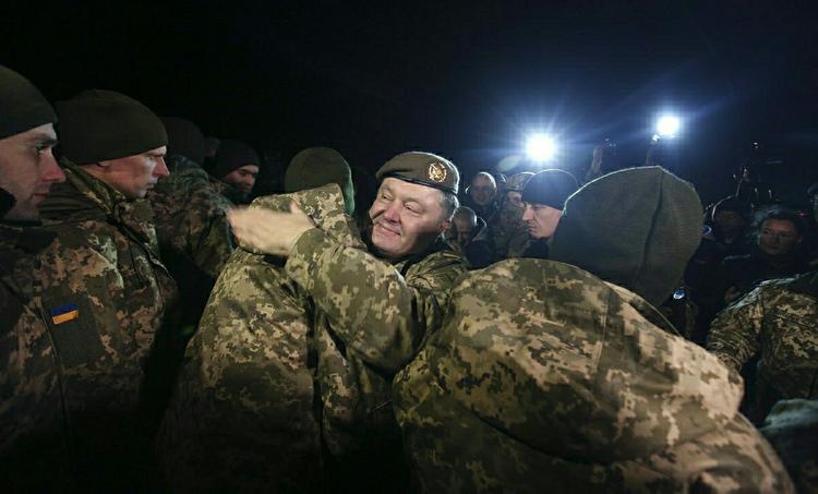 Порошенко уверен в скорой победе Киева в Донбассе и назвал дату завершения АТО