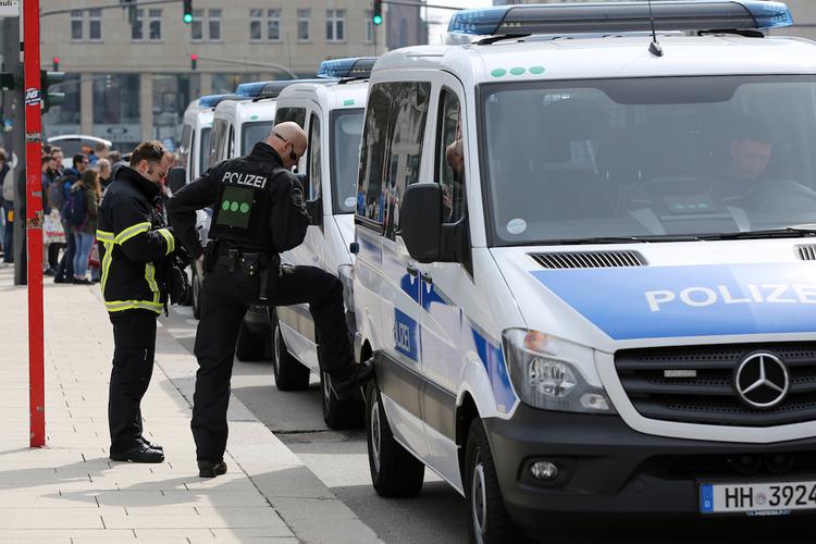 На посетителей булочной в Германии напал неизвестный, есть раненые