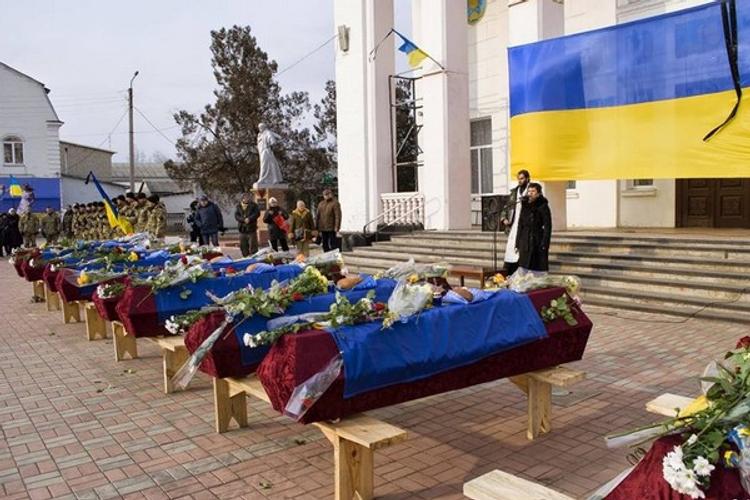 Власти Украины собираются разрешить хоронить людей в городских парках без гробов