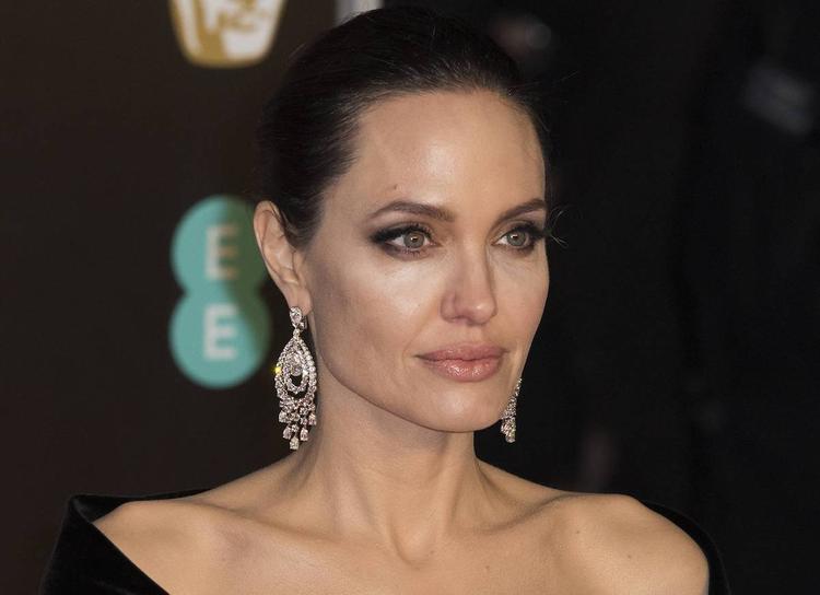СМИ: Анджелину Джоли обнаружили без сознания в собственном доме