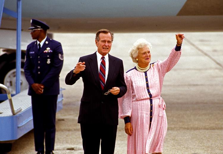 Американский телеканал  "похоронил" жену Джорджа Буша-старшего