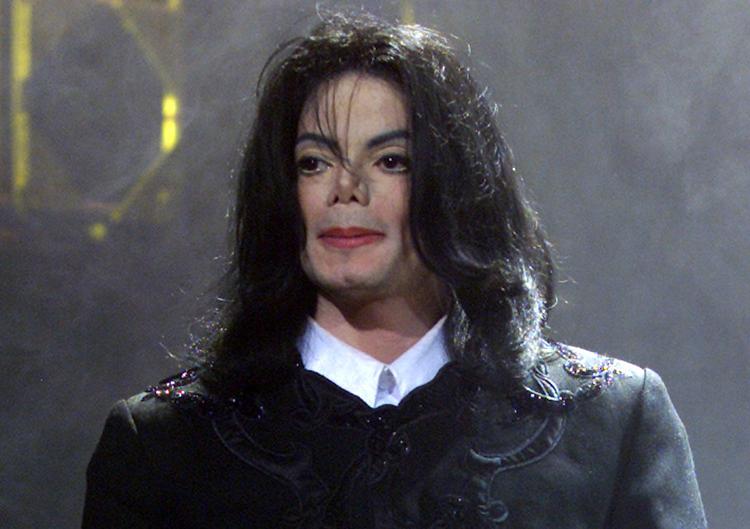 Туфли, в которых Майкл Джексон исполнял "лунную походку", уйдут с молотка