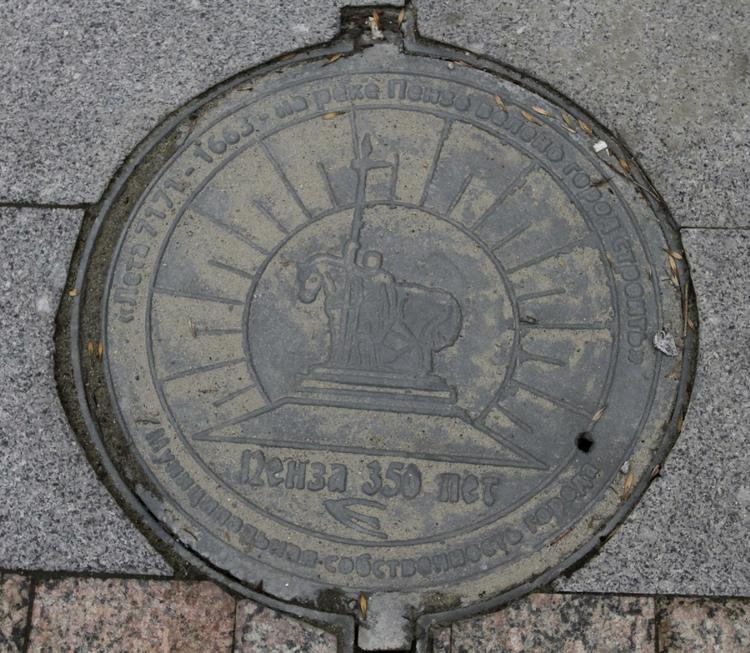 В Красногорске нашли старинную крышку канализации