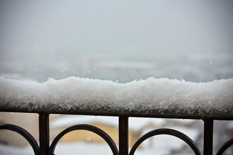 Мощные снегопады в конце апреля беспокоят жителей Урала