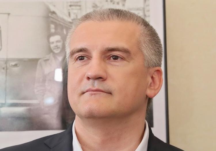 Два крымских чиновника уволены в связи с утратой доверия