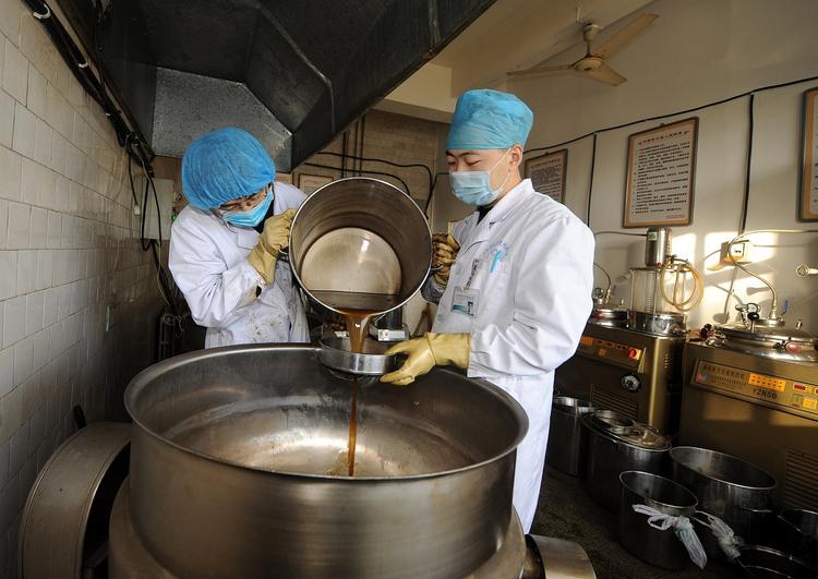 Опасные для здоровья свойства горячего чая выявили китайские медики