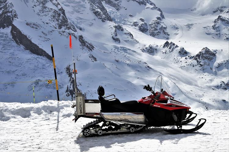 Горные спасатели обнаружили в Альпах тело женщины