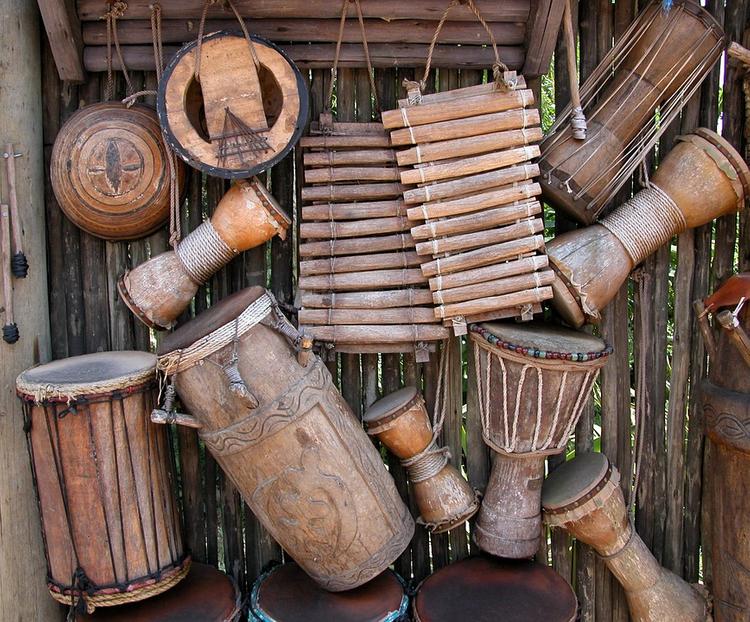 Ученые нашли племя, "разговаривающее" боем барабана