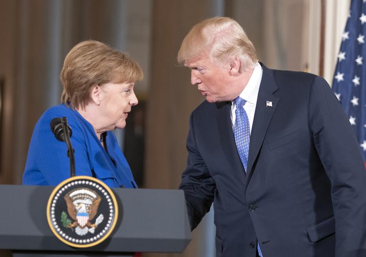 Трамп интересовался у Меркель, как лучше вести себя с Путиным