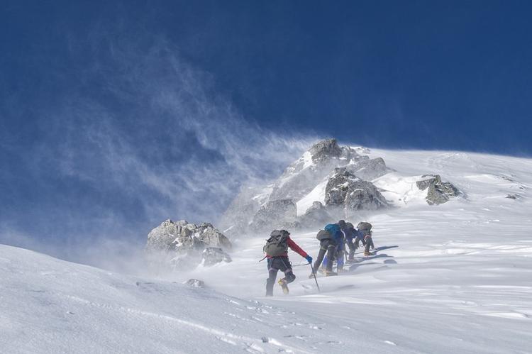Число замерзших насмерть в швейцарских Альпах туристов возросло до пяти