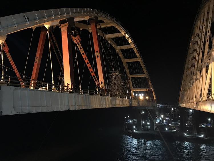 Автодорожная часть Крымского моста сдана строителями
