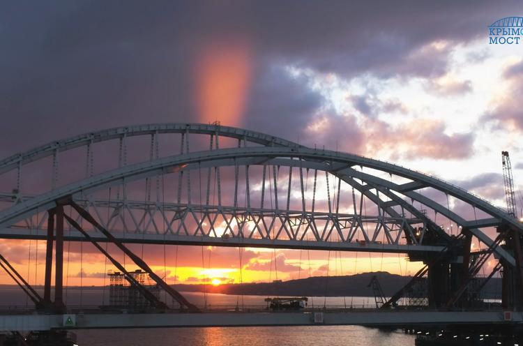 Названа дата открытия автомобильного движения по Крымскому мосту