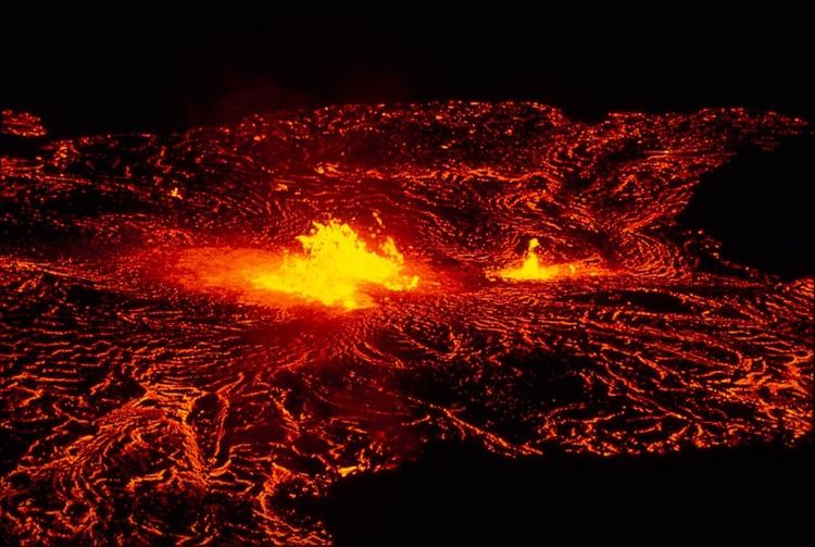 Наивысший уровень опасности объявлен на Гавайях из-за извержения вулкана