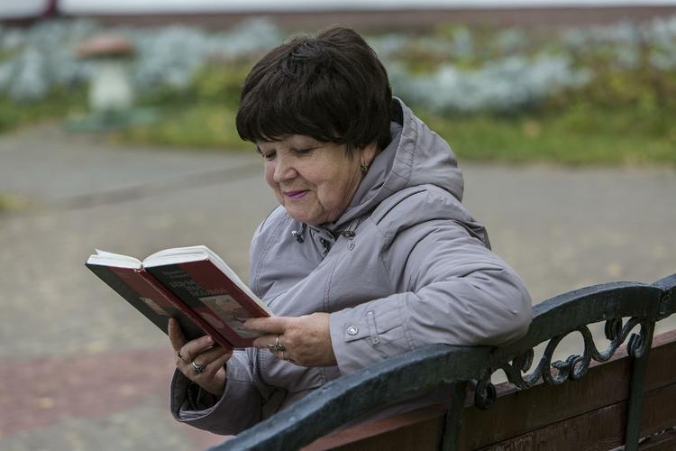 В Иркутске приняли закон о приёмных семьях для пожилых граждан и инвалидов