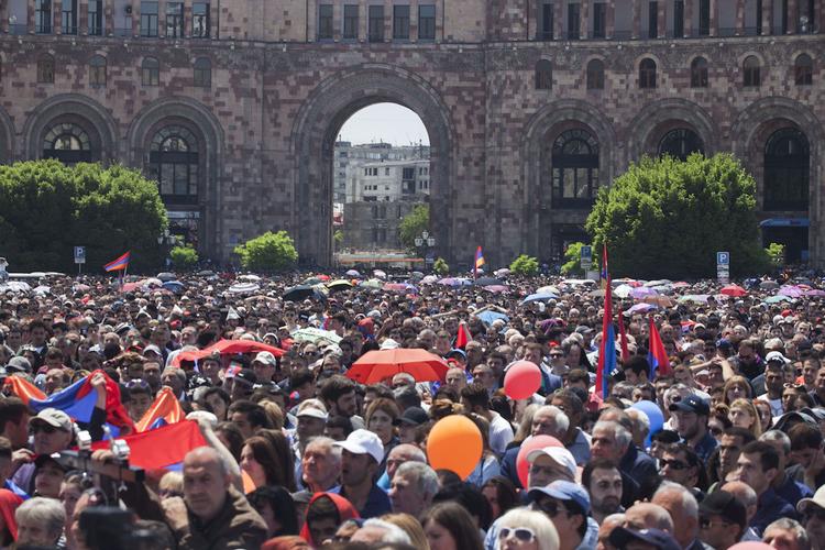 Митингующие в Ереване требуют отставки генпрокурора Армении