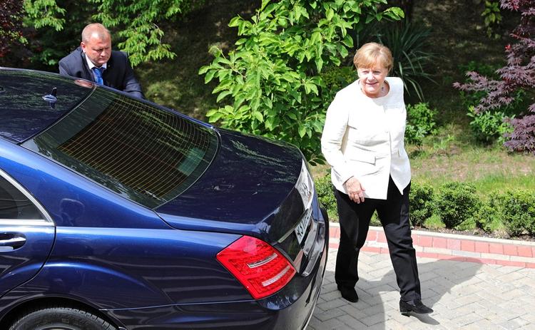 На Меркель подали в суд немецкие депутаты