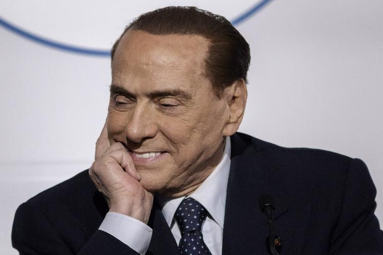 Секретарша Берлускони оставила в наследство политику миллионы евро