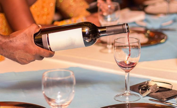 Ученые доказали разное влияние белого и красного  вин на развитие рака