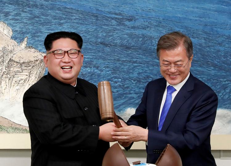 Президент Южной Кореи в субботу встретился с главой КНДР