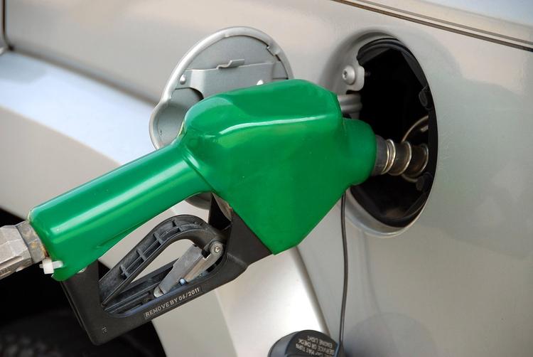 Производители бензина в России в апреле подняли цены на 13%