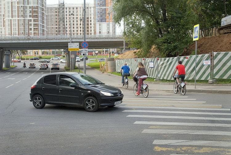 Водитель BMW в центре Москвы обстрелял студента, не пропустившего его машину