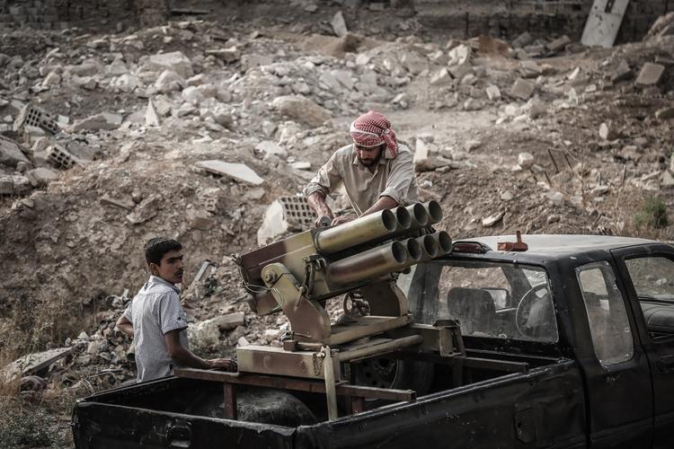 Уничтожение завода исламистов в сирийском Идлибе снял на видео российский дрон