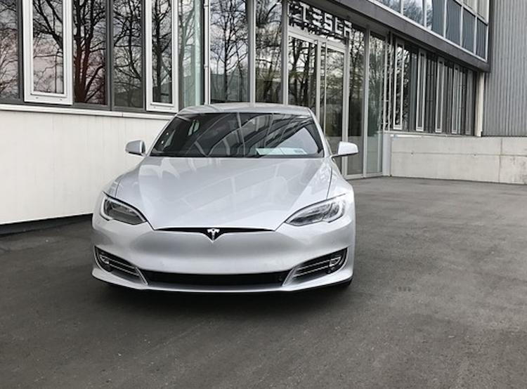 Автопилот электрокара Tesla оправдали в аварии с летальным исходом