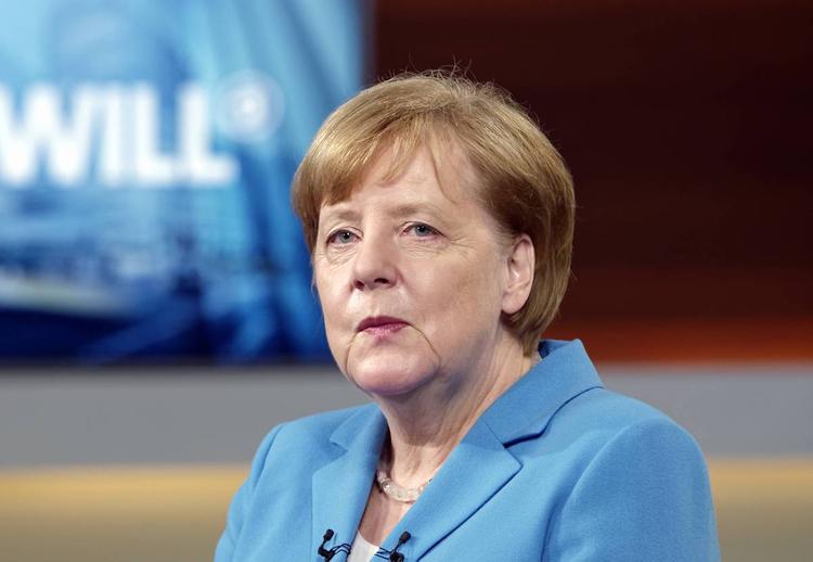 Меркель выступила за проведение саммита России и США