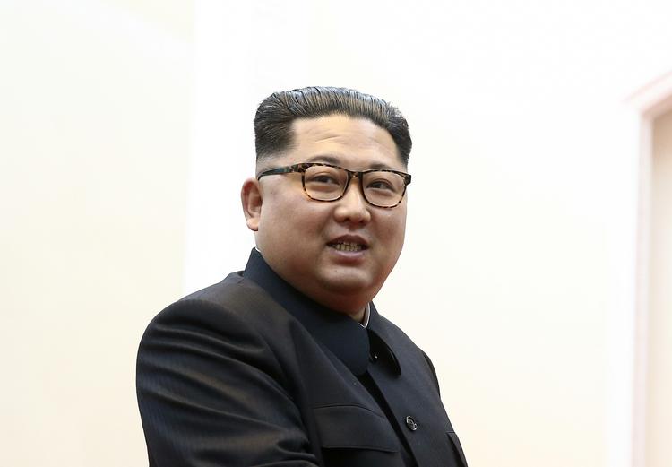 В сети обсуждают роскошный кортеж Ким Чен Ына