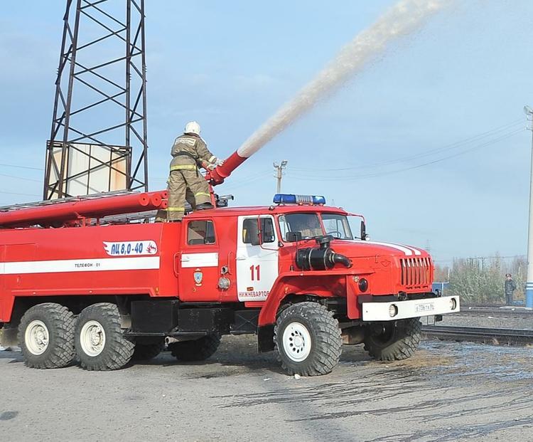 Пожар площадью 450 квадратных метров вспыхнул на складе в Москве