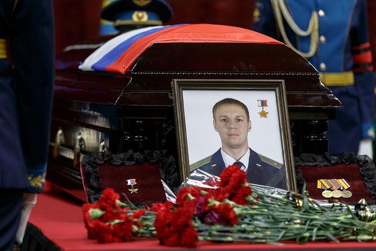 В Воронеже был открыт бюст погибшему в Сирии летчику Роману Филиппову