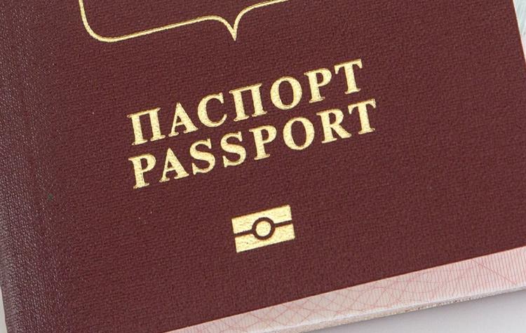 Блокаднице, пережившей артобстрелы в Донбассе, выдали российский паспорт