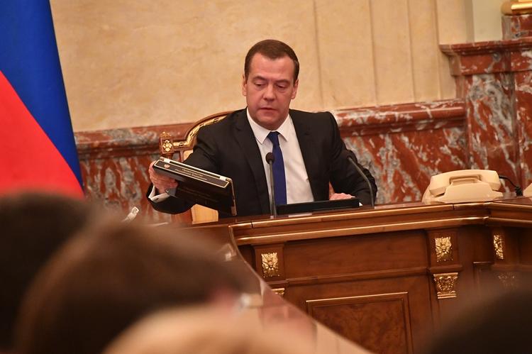 Медведев решал с депутатами, как собрать предложения по пенсионной реформе