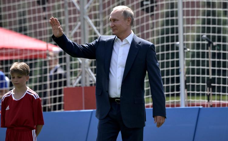 Путин следил за матчем России и Испании и 2 раза звонил Черчесову
