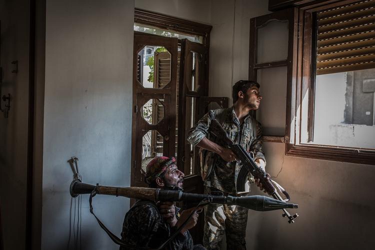 «Адский огонь» воюющих в Сирии боевиков ИГ попал на видео