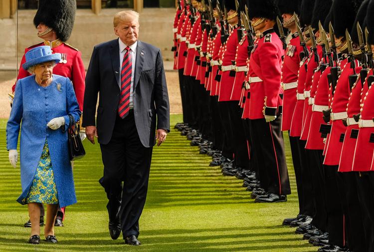 Трамп опростоволосился перед английской королевой