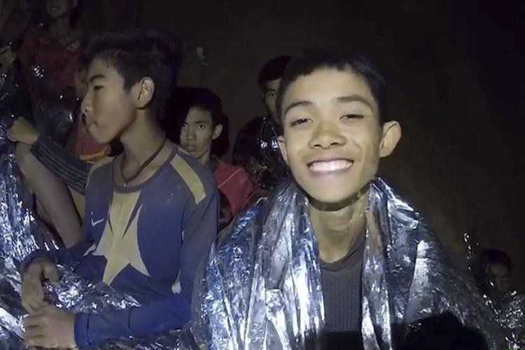 Дети, спасенные из пещеры в Таиланде, рассказали подробности своего "заточения"