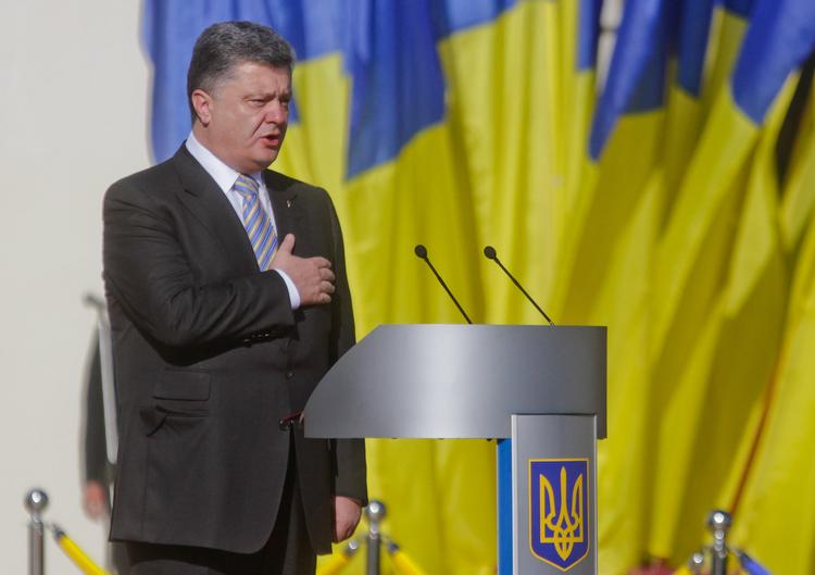 Порошенко: флаг Украины будет поднят в Донбассе