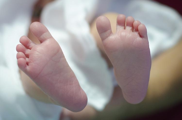 Футболист Дмитрий Тарасов показал новое фото новорожденной дочки