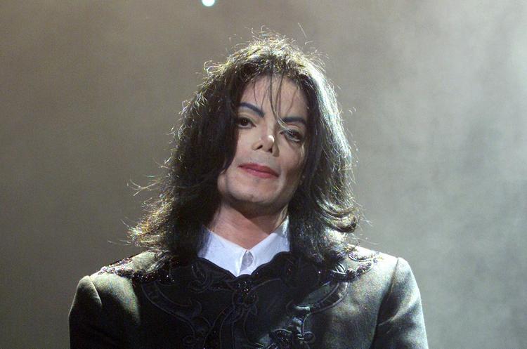 Стала известна причина осветления кожи Майкла Джексона