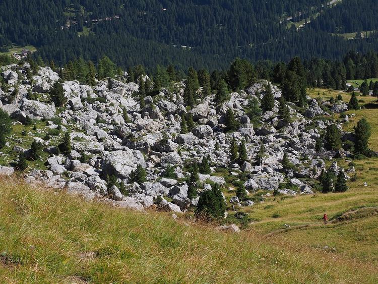 В горах Киргизии российские туристы попали под камнепад