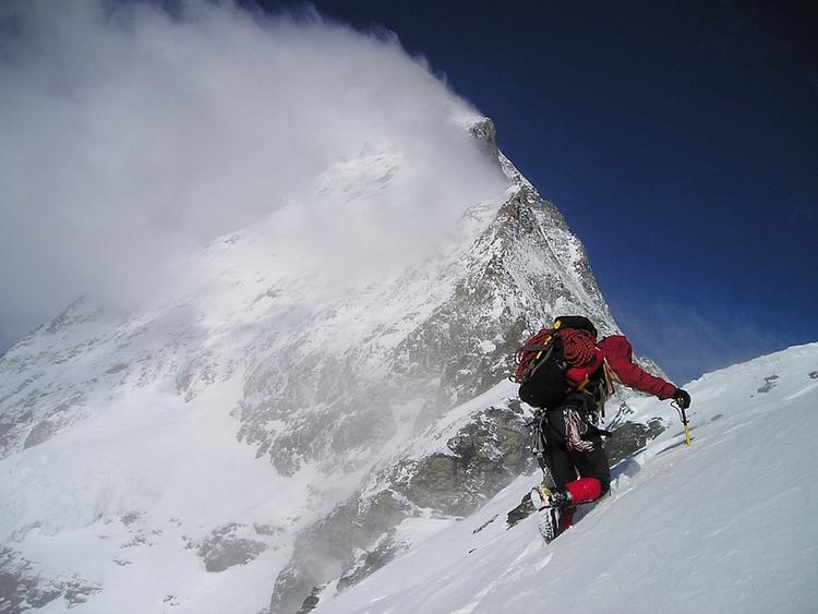 В сети появились снимки российского альпиниста, спасенного в Пакистане