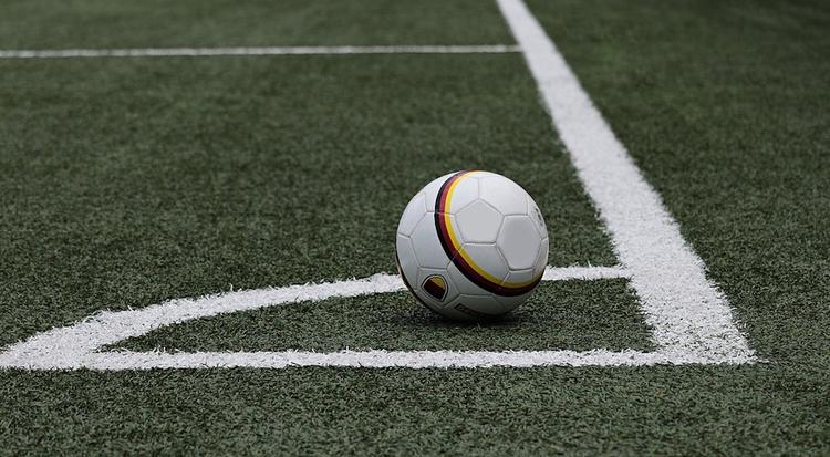 Ученые сообщили, что женщинам не рекомендуется играть в футбол