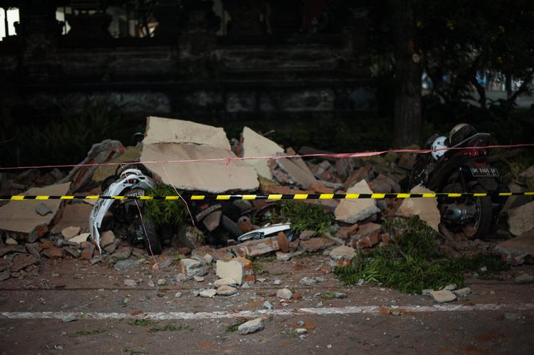 Количество жертв землетрясения в Индонезии вновь увеличилось