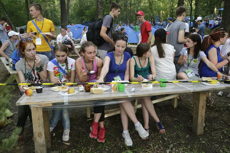 Ребят из Луганской и Донецкой Народных Республик отправят в подмосковный лагерь