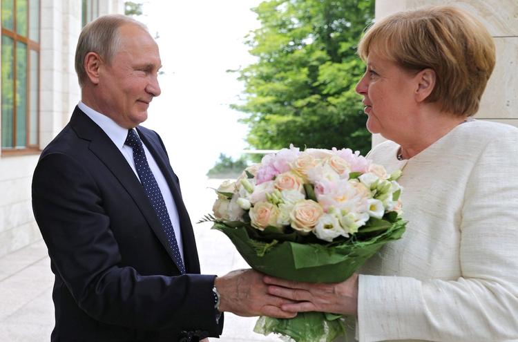 Путин и Меркель: новый роман?